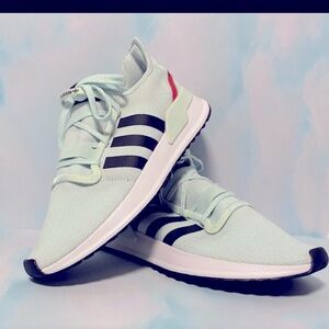 Adidas MINT GREEN SZ. 11 1/2 brand new never worn. $45. Unique! 💚